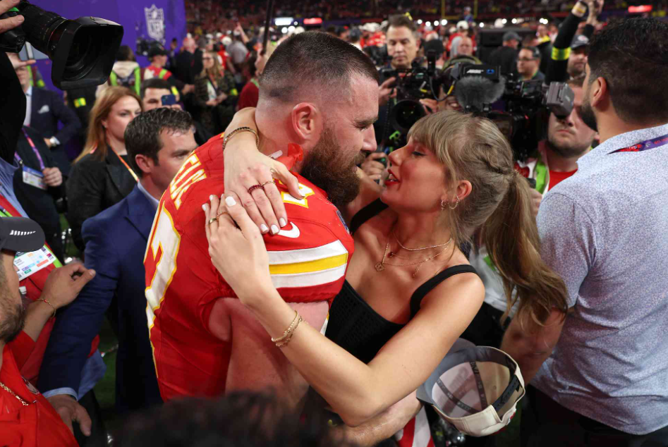 Taylor Swift "dát" hàng hiệu đến cổ vũ Travis Kelce, sau nghi vấn lộ hợp đồng chia tay