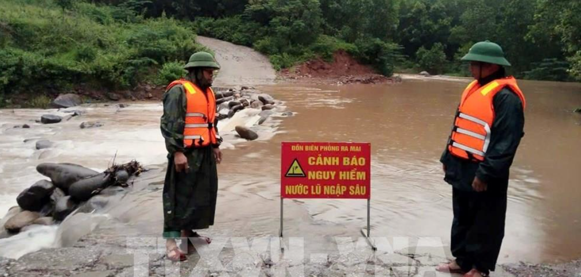 Bão số 4 suy yếu thành áp thấp nhiệt đới trên đất liền các tỉnh Quảng Bình - Quảng Trị