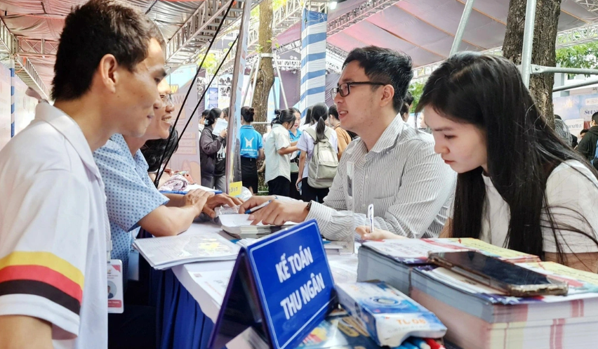 Lừa đảo qua mạng: Vẫn đủ chiêu 'việc nhẹ lương cao'