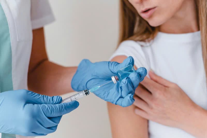 Vì sao cần tiêm vaccine sởi trước khi mang thai?