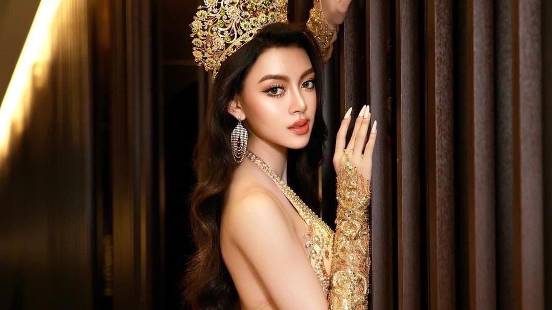 Sốc: Á hậu 2 Miss Grand International 2024 bị ném vương miện ngay trên sân khấu