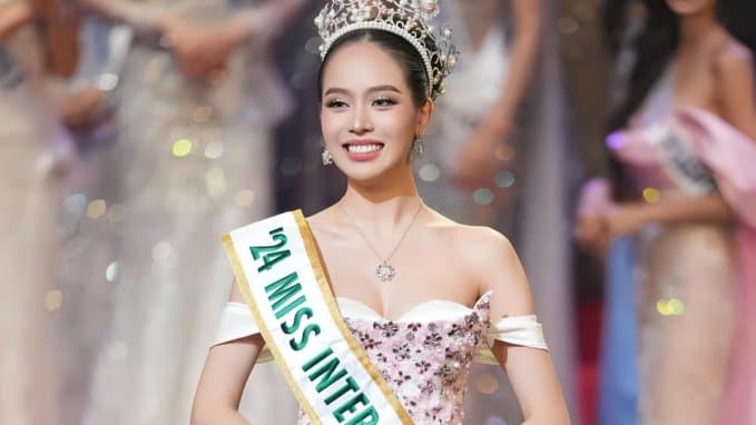 Lộ tin nhắn gây tranh cãi của Thanh Thuỷ về chiếc váy "sóng gió" trước khi đăng quang Miss International 2024