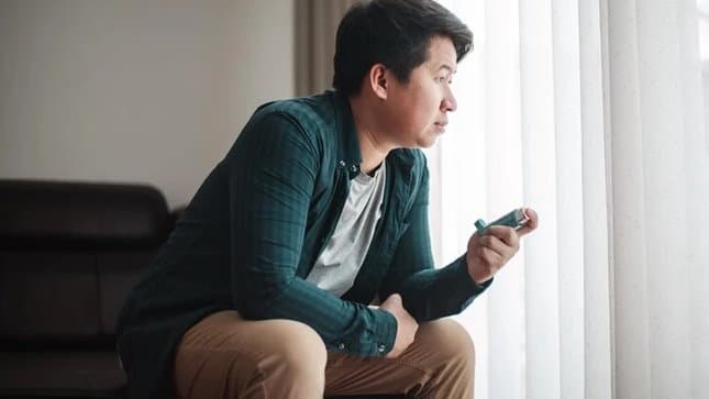 Mẹ vợ đến chăm con gái ở cữ được nửa tháng thì đòi về quê, biết nguyên nhân từ một thứ trong tủ lạnh mà tôi bất lực