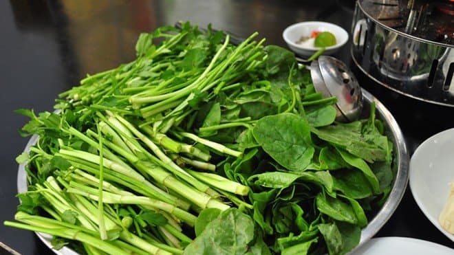 Kiểu nhúng rau khi ăn lẩu nhiều người thích nhưng có thể gây tổn thương gan, "dẫn lối" cho ung thư