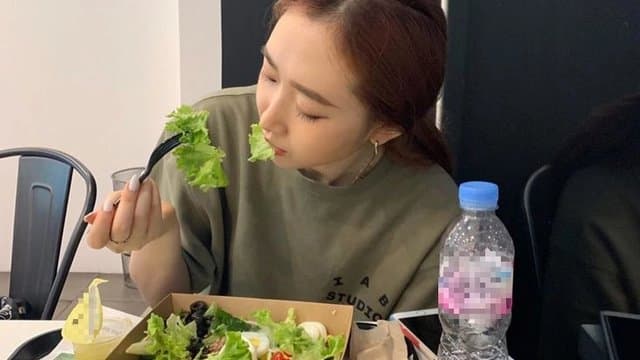 Nhiều người sẽ không dám ăn salad vào bữa tối nữa nếu nghe xong sự thật này từ chuyên gia dinh dưỡng