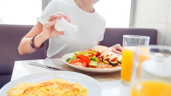 Trời chuyển lạnh, thường xuyên ăn 4 loại trái cây này sẽ bảo vệ xương, giảm viêm và thoái hóa khớp