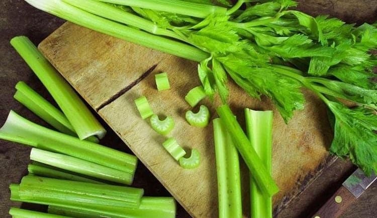 Sau tuổi 40 phụ nữ nên ăn nhiều loại rau chứa ít thuốc trừ sâu, giúp cân bằng nội tiết, ổn định kinh nguyệt này