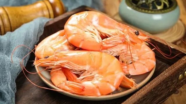 Khi luộc tôm, có 1 điều 'cấm kị' khiến tôm khô cứng, mất vị tươi ngon nhưng nhiều người mắc phải