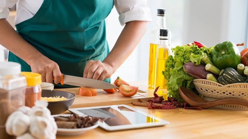 Một người nấu ăn, cả nhà ung thư? 5 thói quen nấu nướng gây ung thư nhiều gia đình hay làm