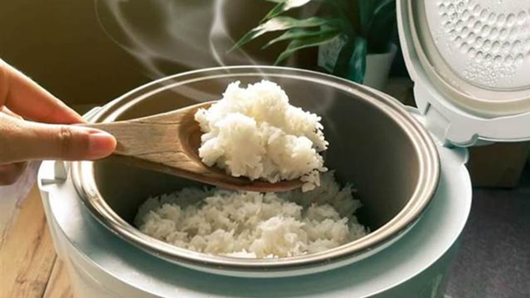 Đừng nấu cơm như cũ nữa, thêm 3 thứ này vào ngon dẻo chuẩn nhà hàng