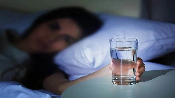 Hay khát nước giữa đêm báo hiệu điều gì?
