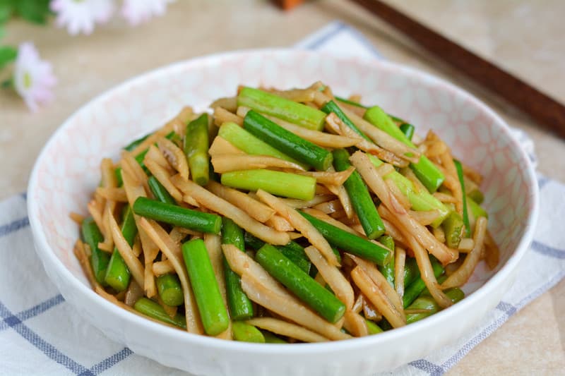 Ăn món rau này có thể giúp thải độc và dưỡng gan, giảm táo bón, tiêu diệt vi khuẩn lại giúp tẩy giun