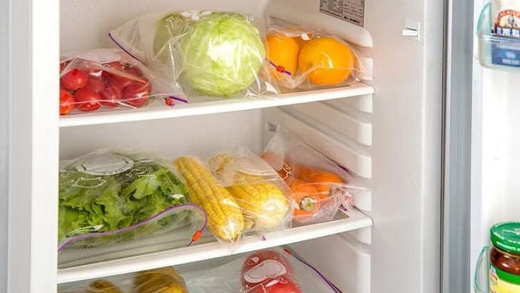 Tủ lạnh rộng mấy cũng đừng cho 7 thứ này vào, cho vào chẳng khác nào 'xây khu bảo tồn vi khuẩn'!