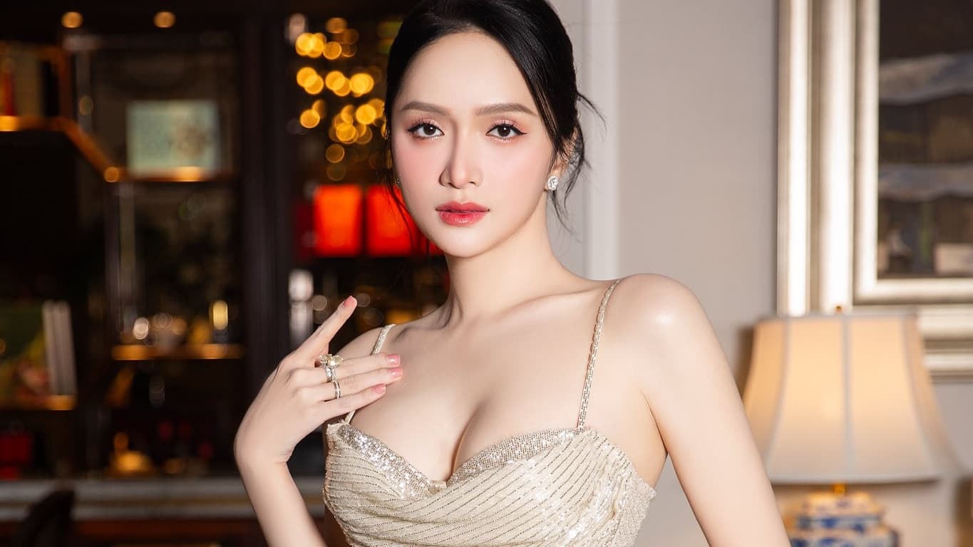 Hoa hậu Việt lên tiếng nghi vấn tung deal ảo trên livestream, lừa dối khách hàng