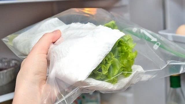 Ngỡ ngàng với 5 mẹo dùng khăn giấy trong bảo quản thực phẩm, người nội trợ hàng chục năm cũng chưa chắc biết