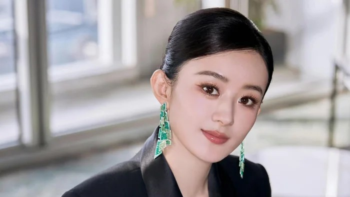 Triệu Lệ Dĩnh được bắt gặp đưa con trai đi chơi, một chi tiết khiến netizen 'tan chảy'