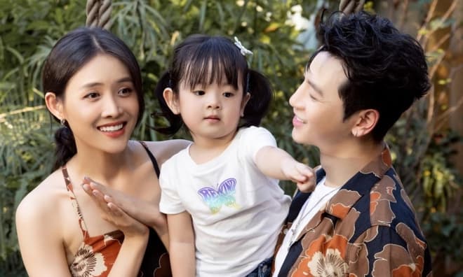 Đưa con bị sốt nhập viện gấp, sao nữ Vbiz xúc động trước việc làm này của lực lượng cảnh sát