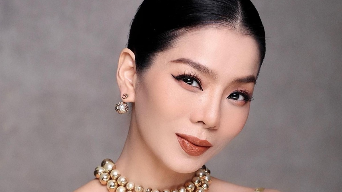 Nữ hoàng phòng trà sống trong biệt thự mặt tiền 600m2 ở TP.HCM cùng tình trẻ, một chiếc đèn giá vài tỷ