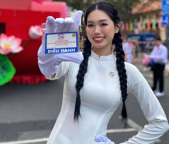 Nữ sinh ĐH Tôn Đức Thắng được tuyển chọn gắt gao để tham gia khối xe Nghi trượng tại Đại lễ 30/4