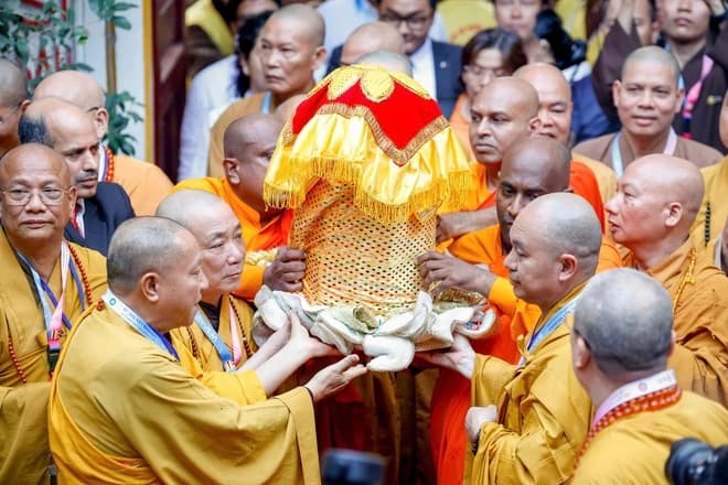 Cận cảnh cung rước xá lợi Phật về chùa Quán Sứ
