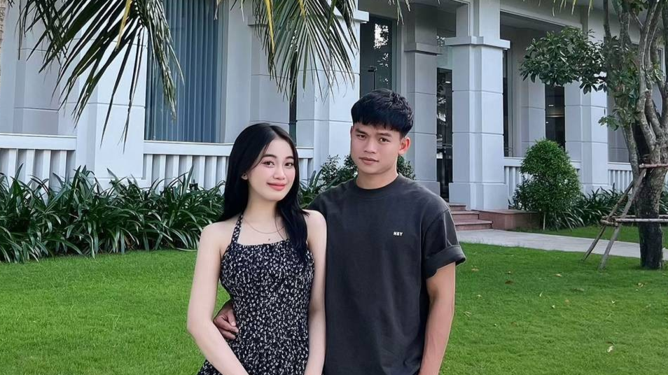 Vợ Hồ Văn Cường có tin vui sau đám cưới khi lộ vòng 2 bất thường
