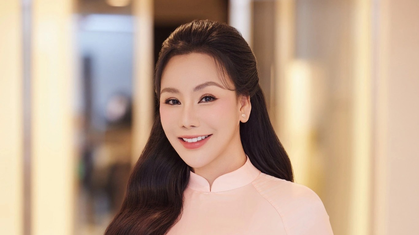 Hồ Quỳnh Hương tiết lộ về chồng hơn 2 tuổi: 'Anh ấy không giỏi, không giàu, không nổi tiếng'