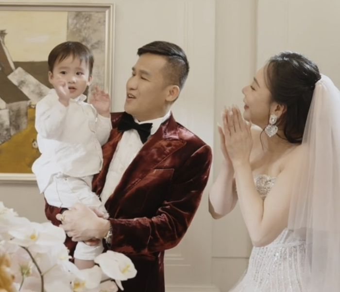 Hồ Quỳnh Hương công khai con trai trong đám cưới