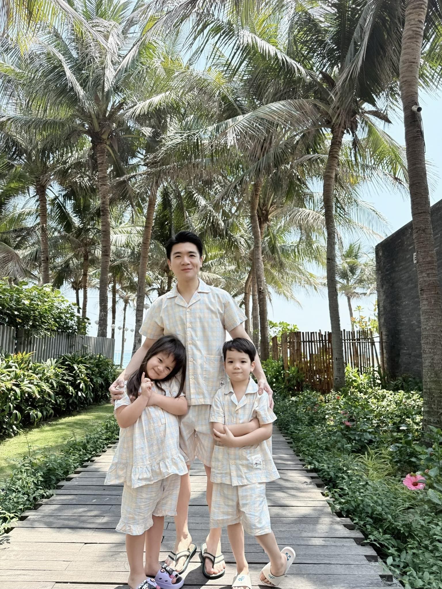'Bố đơn thân nghìn tỷ' - cậu cả nhà bầu Hiển đón con thứ 3, Đỗ Mỹ Linh tiếp tục giúp anh chồng chăm sóc?