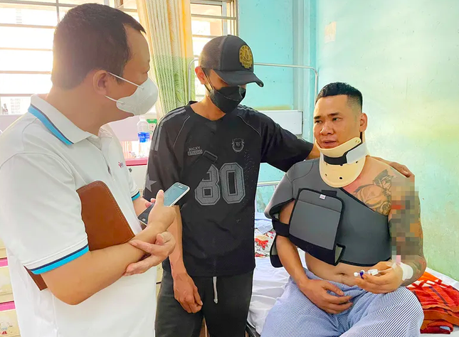 Người cha kể lại 2 giờ ‘sinh tử’ khi lao xuống giếng sâu 35 mét cứu con gái