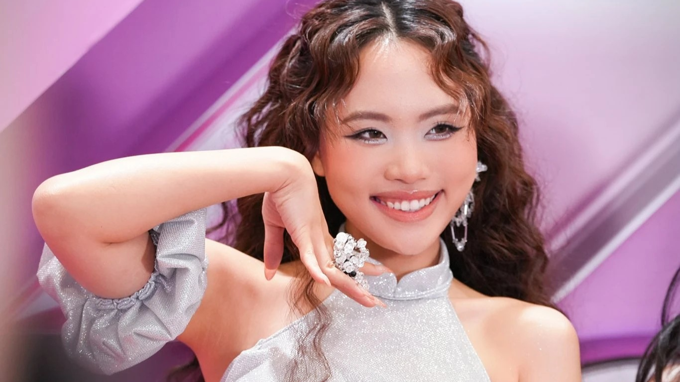 Phương Mỹ Chi hát cực đỉnh tại Trung Quốc nhưng lại bị chê bai vì điều này