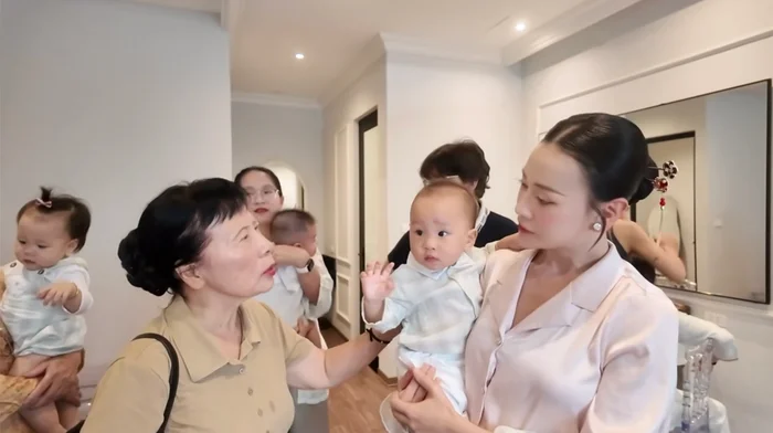 Mẹ chồng Phương Oanh không ngần ngại công khai nhắc con dâu một chuyện ở chốn đông người