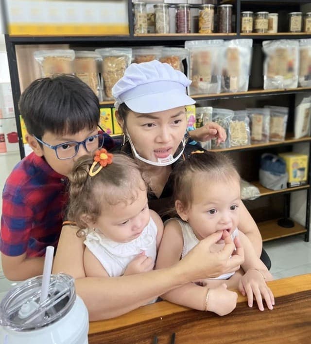 Nàng hậu nghiện con: Làm mẹ đơn thân của 5 nhóc tỳ, bí mật kết hôn ở Mỹ