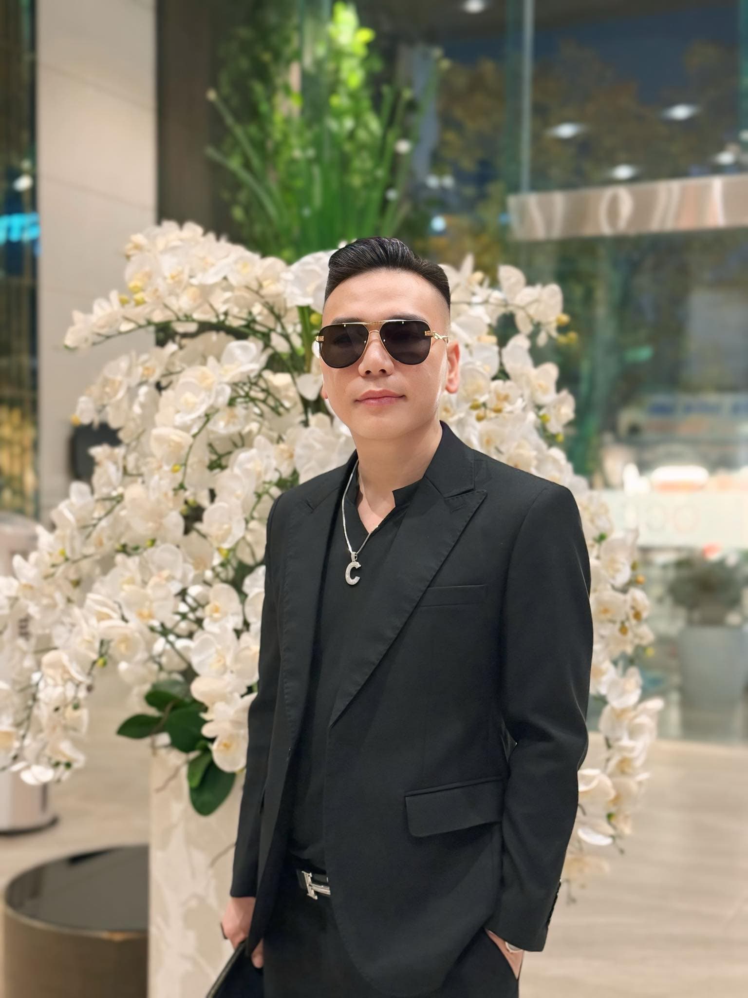 Rầm rộ hình ảnh nam ca sĩ Vbiz từng ngồi tù nay 'ngựa quen đường cũ': Người trong cuộc nói gì?