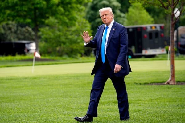Căn bệnh Tổng thống Mỹ Donald Trump mắc nguy hiểm ra sao? Bác sĩ đưa ra cảnh báo