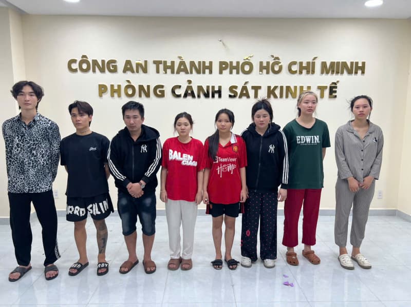 Quán bar phố Tây 'phù phép' bóng cười thành cocktail, thu trăm tỷ đồng bất chính