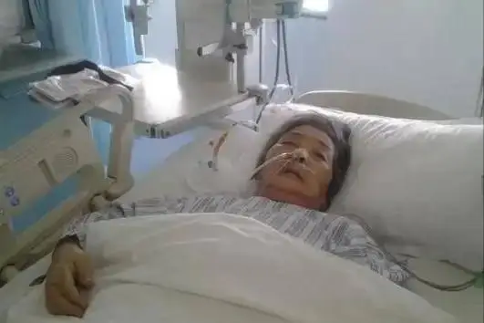 Người phụ nữ 68 tuổi qua đời vì suy tim, bác sĩ lắc đầu: 4 việc đừng làm sau khi thức dậy buổi sáng