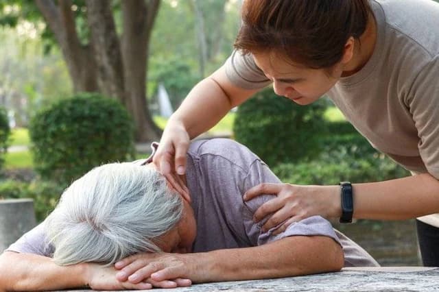 Người đàn ông đột tử khi tập thể dục: Bác sĩ nói 'sau 60 tuổi tránh tập luyện vào thời điểm này'