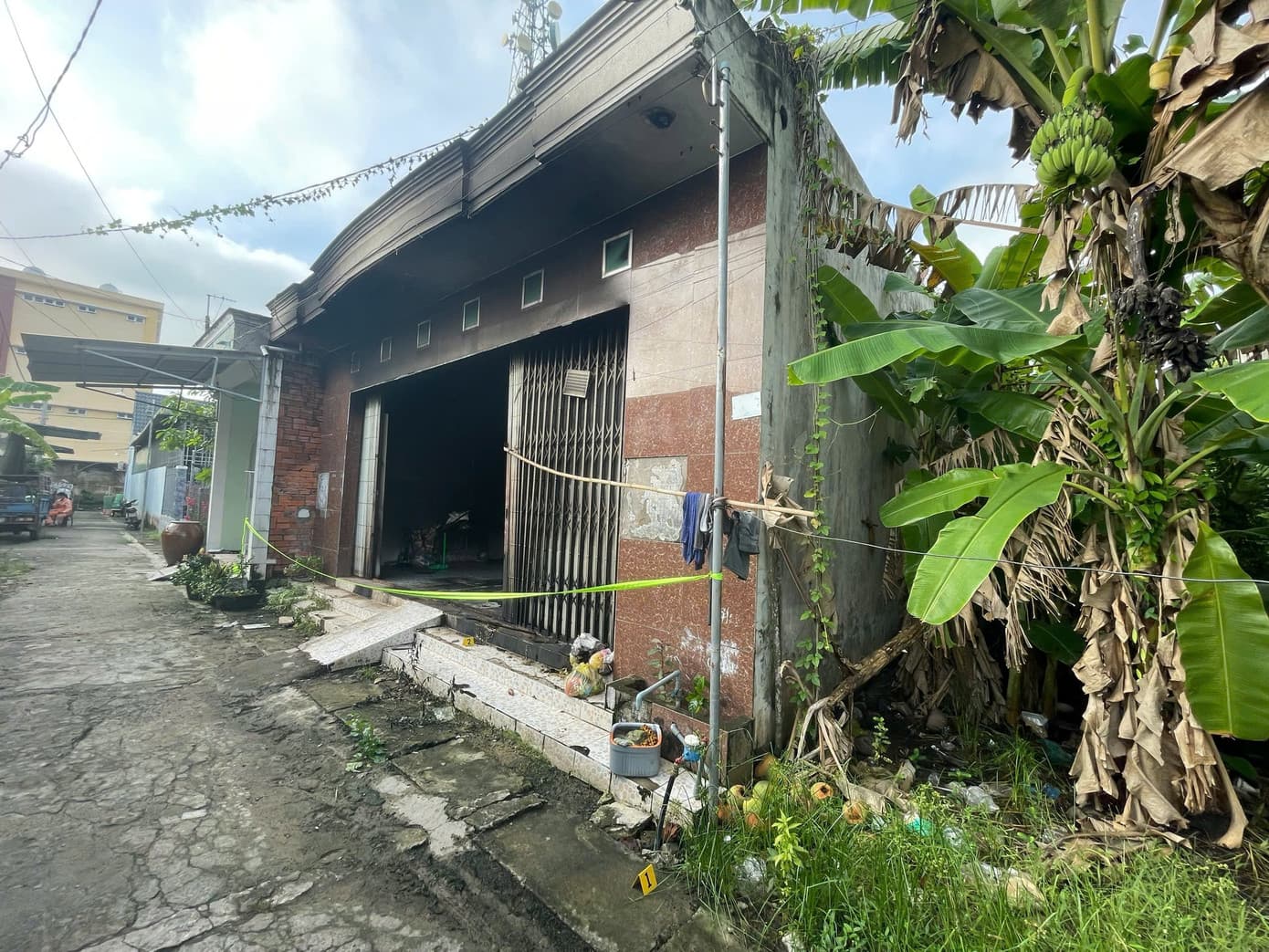 Nghi vấn đốt nhà vợ cũ rồi tự sát