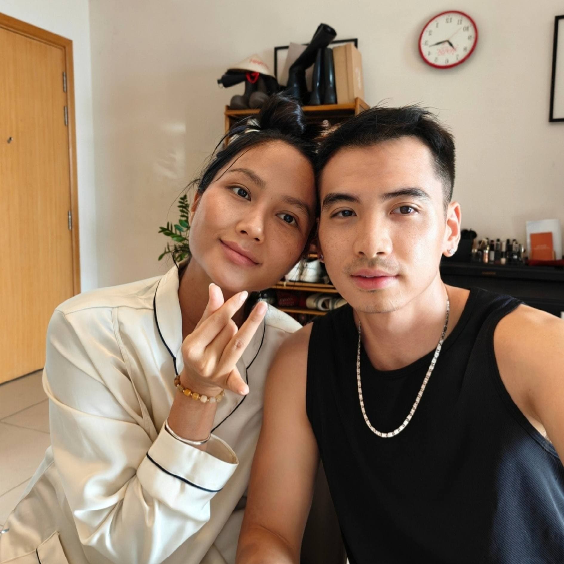 Hoa hậu H'Hen Niê xin lỗi