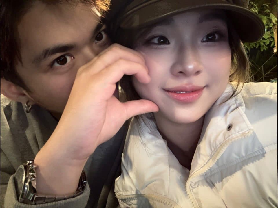 Bán hàng ở siêu thị, cô gái được 2 vị khách lớn tuổi xin số để "làm mai": Diễn biến sau đó hấp dẫn