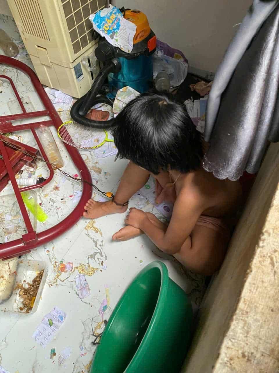 Giám định thương tật 2 bé gái bị cha xích, nhốt trong căn phòng bẩn thỉu