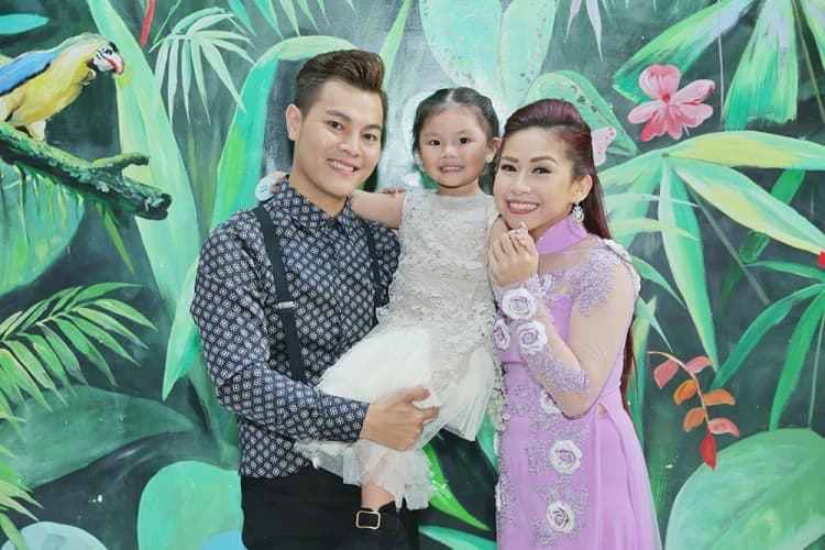 Nghệ sĩ Bình Tinh và ca sĩ Nhật Minh "thông báo" đường ai nấy đi