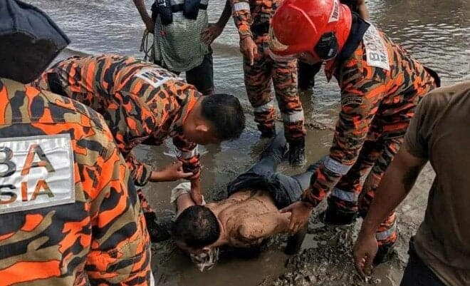 Đang lái ô tô thì cãi nhau với vợ, người đàn ông dừng xe rồi nhảy cầu trước sự hoang mang của bạn đời