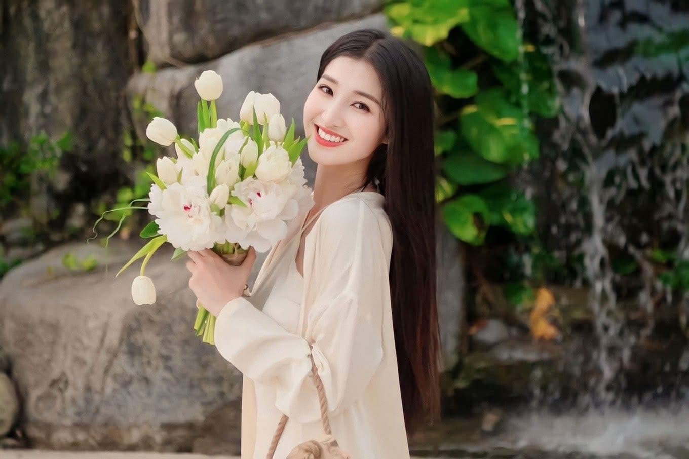 Á hậu Phương Nhi và Minh Hoàng có chia sẻ đầu tiên, hé lộ ảnh cưới quá sang xịn!