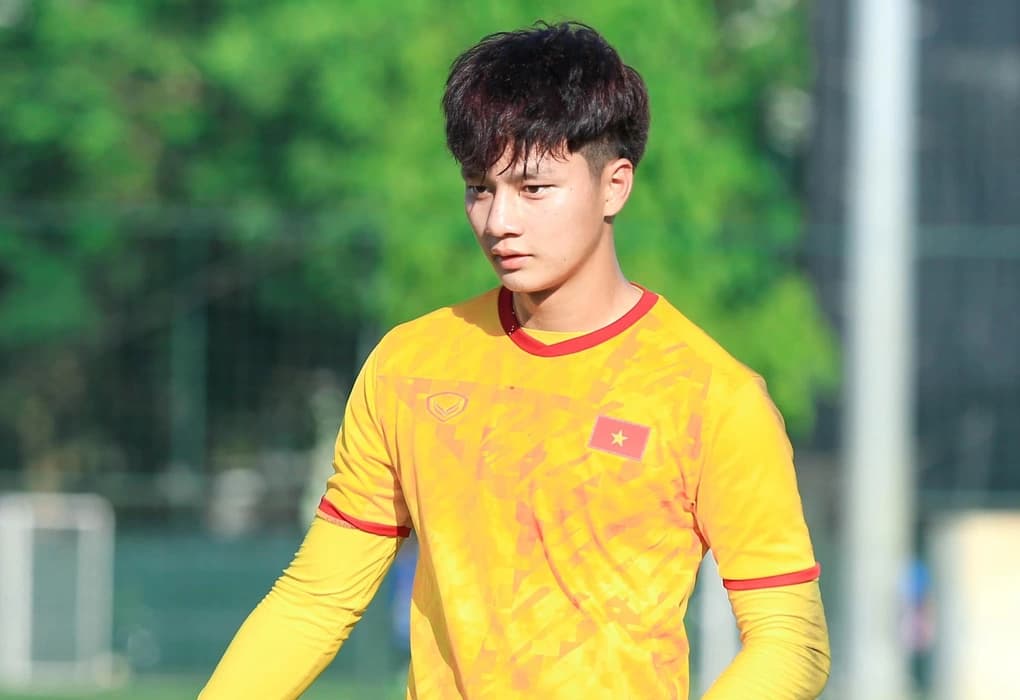 Cả làng ăn uống, hát hò vui như Tết mừng thủ môn Cao Văn Bình giành HCĐ châu Á trở về