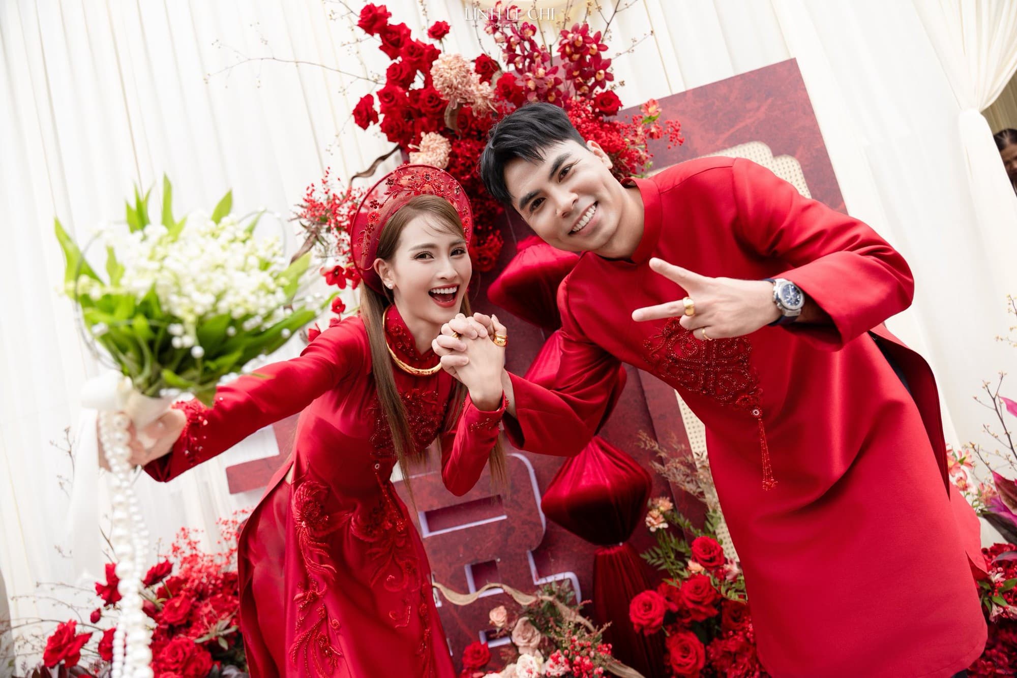 Cận cảnh rạp cưới siêu khủng của MC Huyền Trang Mù Tạt và tuyển thủ Phạm Đức Huy, thiệp cưới cực xinh mang đậm style cầu thủ