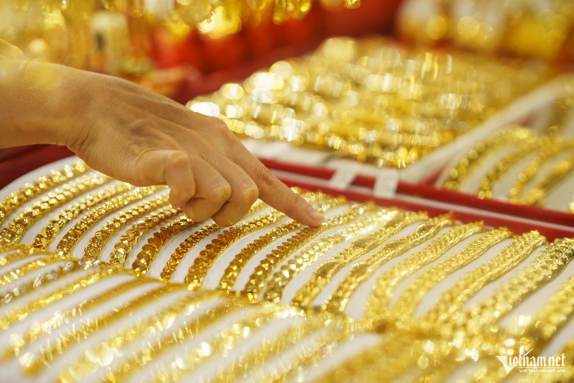 Giá vàng hôm nay 25.3.2026: Tăng mạnh 4,5 triệu đồng/lượng, lên gần 175 triệu đồng