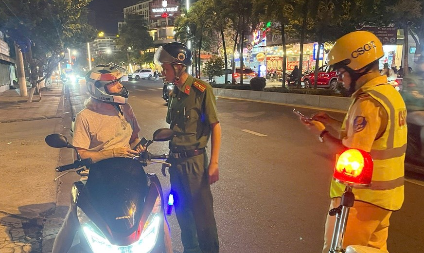 Khánh Hòa: Tăng cường quản lý du khách nước ngoài