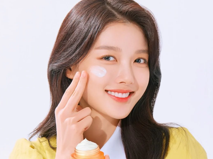 Sau tuổi 30, tôi bỏ thói quen mua skincare theo trend và chỉ trung thành với 5 món này