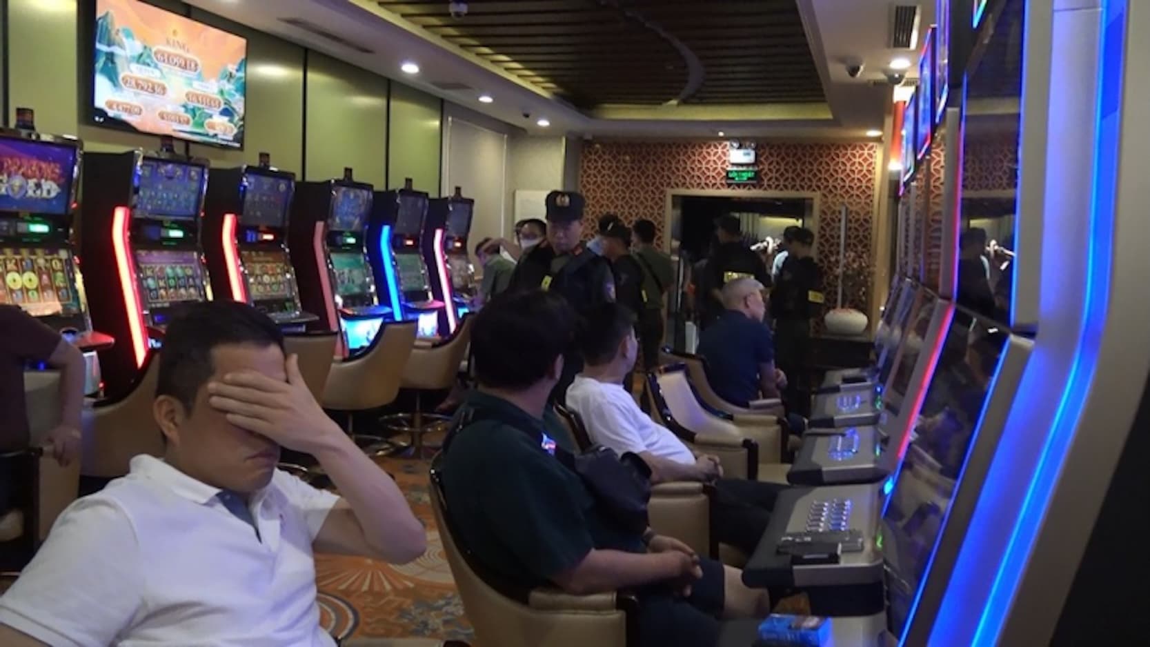 Cựu phó chủ tịch tỉnh "đốt" hơn 7 triệu USD vào cờ bạc